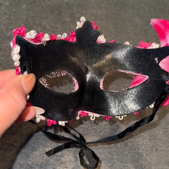 Elegant Pink Lace Masquerade Mask - Picture 6 of 7